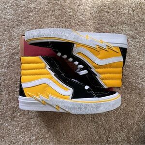 Kids/Womens High-Top Sneakers - Black and Yellow